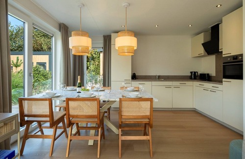 Ouddorp Cabina | Lodge Duynhof 7 holiday home in Ouddorp near the North Sea