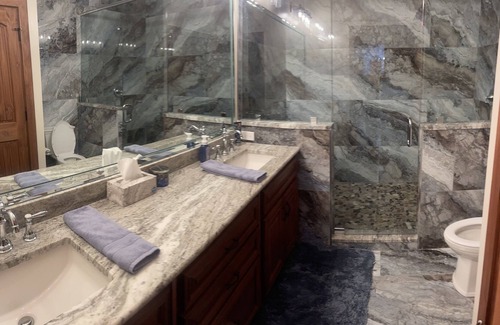 Buena Vista Casa | Lodge - Fireplace - 15 Acre Lake - New Construction