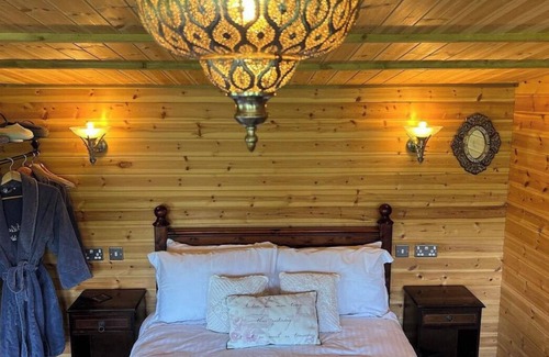 Monmouth Cabina | lodge for two - with Hot Tub