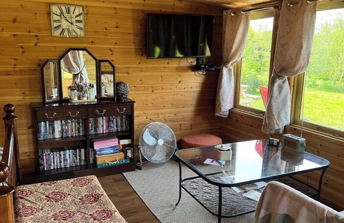 Monmouth Cabina | lodge for two - with Hot Tub