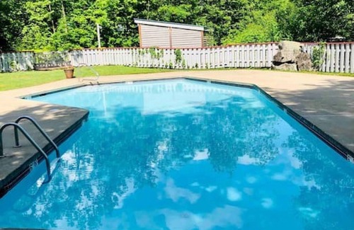 Lincoln Apartamento | Lodge Hotel H1 · Cozy Hotel room w/pool & gorgeous view of Loon Mtn
