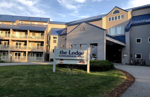 Lincoln Apartamento | Lodge Hotel H1 · Cozy Hotel room w/pool & gorgeous view of Loon Mtn