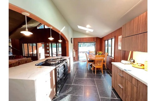 Mendocino Cabina | Lodge in the Redwoods with free EV Charging