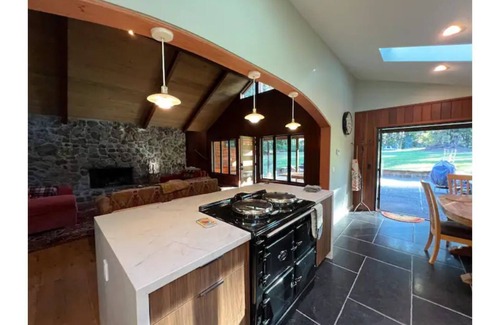 Mendocino Cabina | Lodge in the Redwoods with free EV Charging