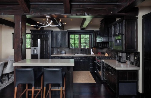 Whitefish Apartamento | Lodge Life Redefined: Luxury Home w/Trails, Lake, Pools, Spa & VIP Perks