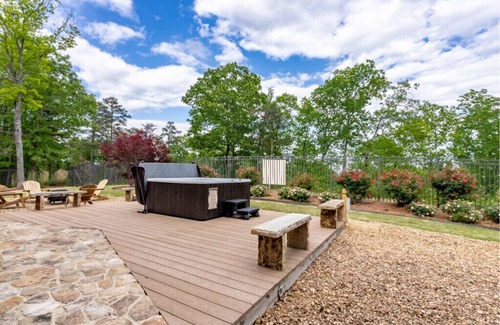 Dawson Cabina | Lodge @ Little River Retreat w/Hot Tub - Sleeps 12