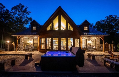 Dawson Cabina | Lodge @ Little River Retreat w/Hot Tub - Sleeps 12
