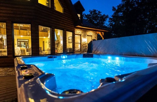 Dawson Cabina | Lodge @ Little River Retreat w/Hot Tub - Sleeps 12