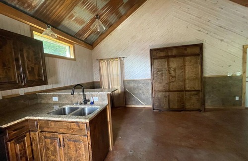 Bandera Cabina | Lodge on Main st-Bandera America!!