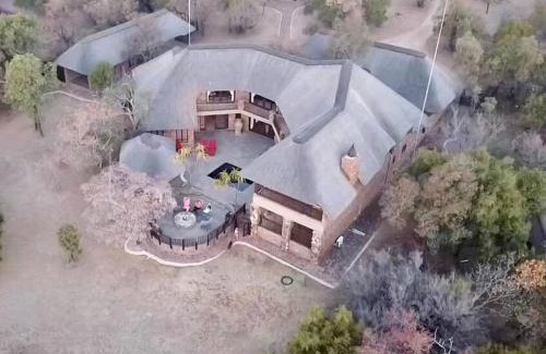 Leeupoort Casa | Lodge on Watering Hole , Zebula