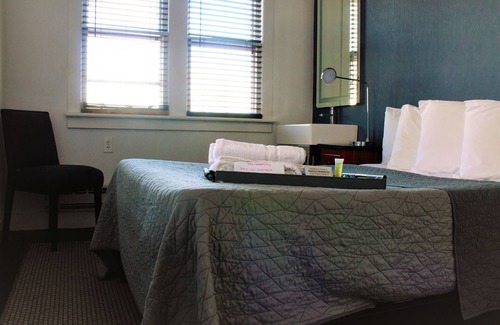 East Stroudsburg Complejo | Lodge Room Shared Bath