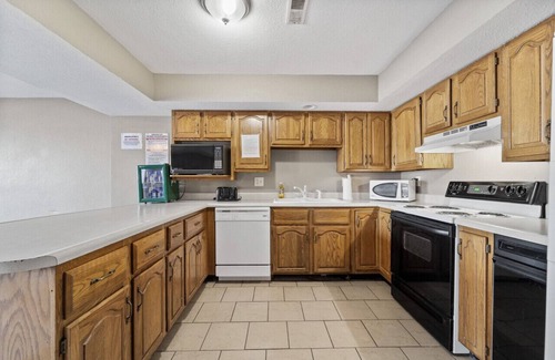 Lake Ozark Cabina | Lodge Sleep 16- Bachelor/Bachelorette Parties Welcome!