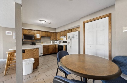 Lake Ozark Cabina | Lodge Sleep 16- Bachelor/Bachelorette Parties Welcome!