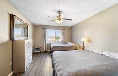 Lake Ozark Cabina | Lodge Sleep 16- Bachelor/Bachelorette Parties Welcome!