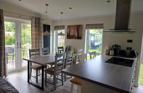 Llanfair Caereinion Casa | Lodge - Sleeps 6 hot tub & pet friendly