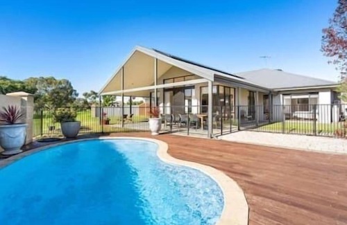 Dunsborough Villa | Lodge Studio: Golf Course Views with Private Pool