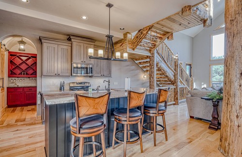 South Fork Casa | Lodge-style home with striking mountain views, fireplaces, & hot tub