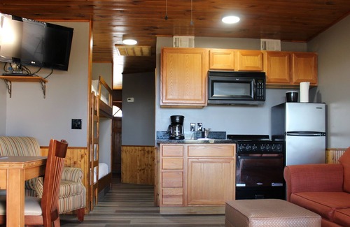 Canyon Lake Complejo | Lodge Suite Downstairs W/ Deck - 102