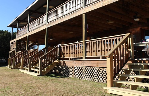 Canyon Lake Complejo | Lodge Suite Downstairs W/ Deck - 102