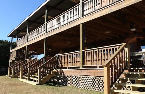 Canyon Lake Cabina | Lodge Suite Downstairs W/ Deck - 103
