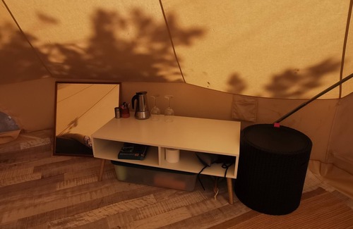 Theus Alquiler De RV | LODGE Alojamiento inusual en una tienda amueblada
