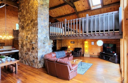 Laporte Cabina | Lodge w/ INDOOR PRIVATE HEATED POOL + Hot Tub + Fire Pit + Pond, on 19 acres