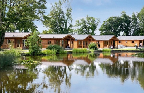 Criccieth Chalet De Esquí | Lodge with one double and one twin.