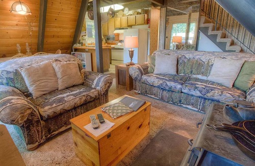 Pioneer Trail Casa | Lodgepole Chalet by Lake Tahoe Accommodations