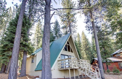 Pioneer Trail Casa | Lodgepole Chalet by Lake Tahoe Accommodations