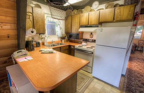 Pioneer Trail Casa | Lodgepole Chalet 3 Bedroom Home by RedAwning