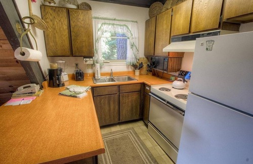 Pioneer Trail Casa | Lodgepole Chalet 3 Bedroom Home by RedAwning