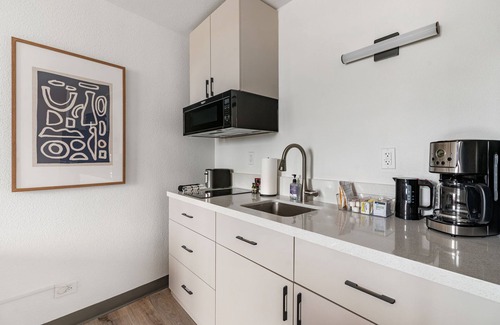 Greenway Plaza-Upper Kirby Apartamento | Lodgeur | Studio w/ smart TV & desk | Upper Kirby
