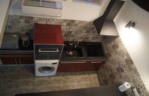 Castres Casa | Lodging in a fenced park with wifi, air conditioning and free Netflix.
