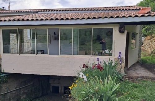 Carla-de-Roquefort Apartamento | Lodging in a 1300s mill