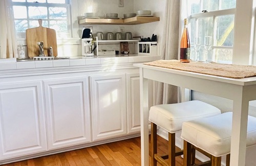 Victor Cabaña | Lodi Winery Estate Cottage - Kitchenette, Pool, on Mokelumne River