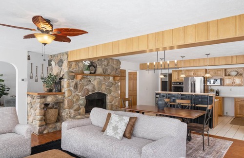 Charlevoix Casa | Loeb Lake House - sugar sand private beach - walking distance to Castle Farms