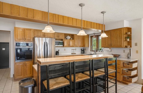 Charlevoix Casa | Loeb Lake House - sugar sand private beach - walking distance to Castle Farms