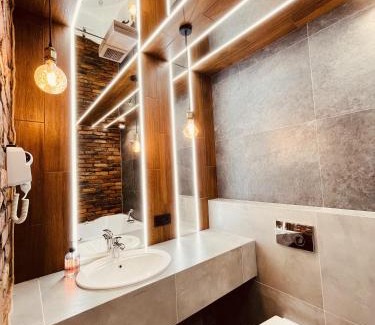 Dnipro Apartamento | LOFT в RIVER PARK з джакузі