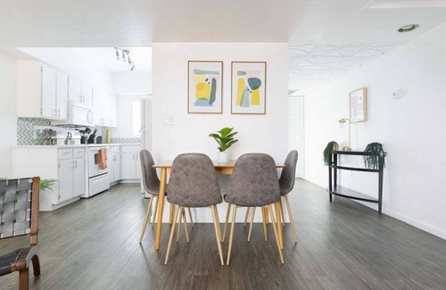Arts District Casa | Loft 2 Cheerful Mid-Century - Walk to Old Town!