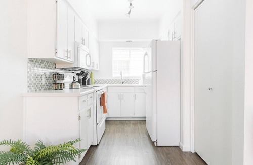 Arts District Casa | Loft 2 Cheerful Mid-Century - Walk to Old Town!