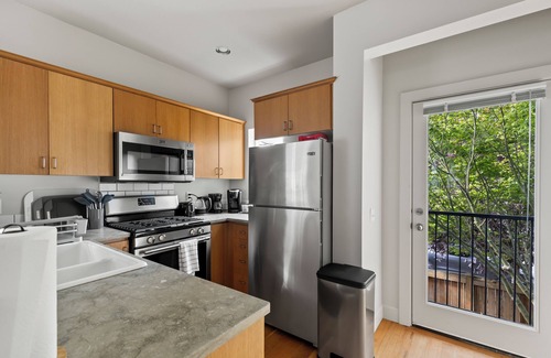 Squire Park Casa | LOFT 3b2b~Free parking!~Stadiums&DT 10mins