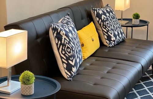 Strathcona Apartamento | Loft Apartment #1 in Hamilton, Sleeps 4