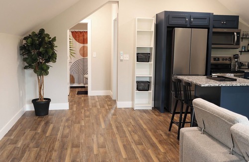 Joplin Apartamento | Loft apartment in historic house within walking distance of downtown.
