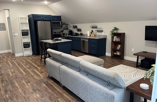 Joplin Apartamento | Loft apartment in historic house within walking distance of downtown.