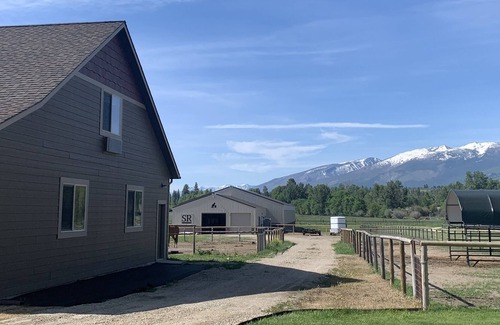 Hamilton Apartamento | Loft apartment with amazing mountain view on a horse ranch