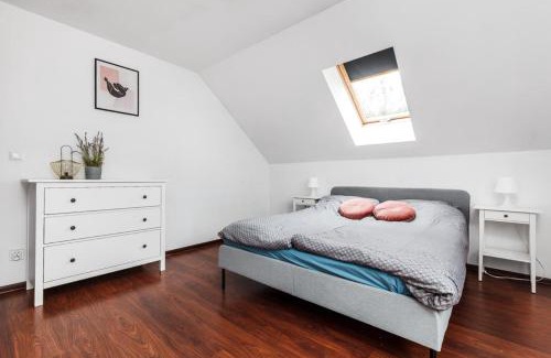 Szemud Apartamento | Loft Apartment - Year-Round Lakefront Apartment in Kamień Only 30 Minutes from Gdańsk and Gdynia
