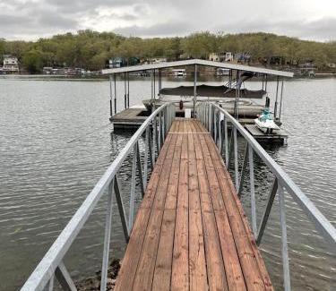 Gravois Mills Apartamento | Loft , boat dock, 2 bedrooms , pet friendly
