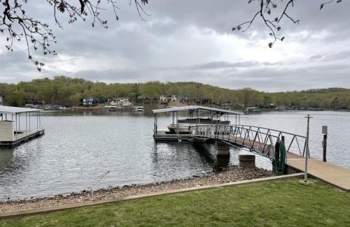 Gravois Mills Apartamento | Loft , boat dock, 2 bedrooms , pet friendly