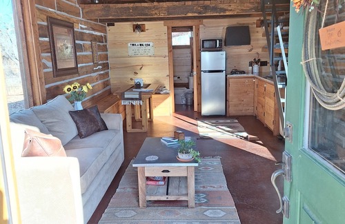 Pawhuska Cabina | Loft cabin close to Pioneer Woman's Mercantile