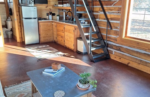 Pawhuska Cabina | Loft cabin close to Pioneer Woman's Mercantile